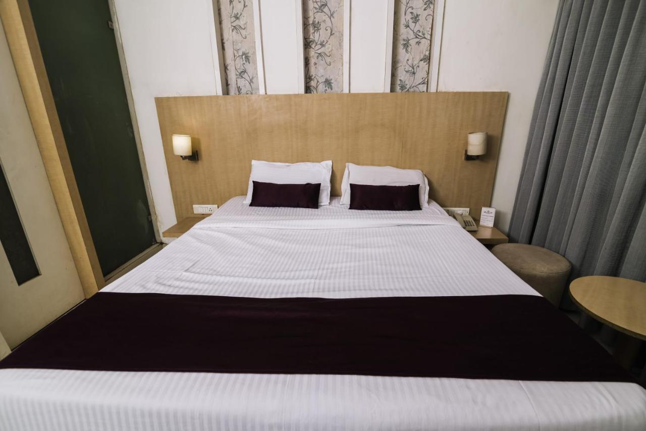 Hotel Monarch Guestline In Midc Rabale, Navi Mumbai Buitenkant foto
