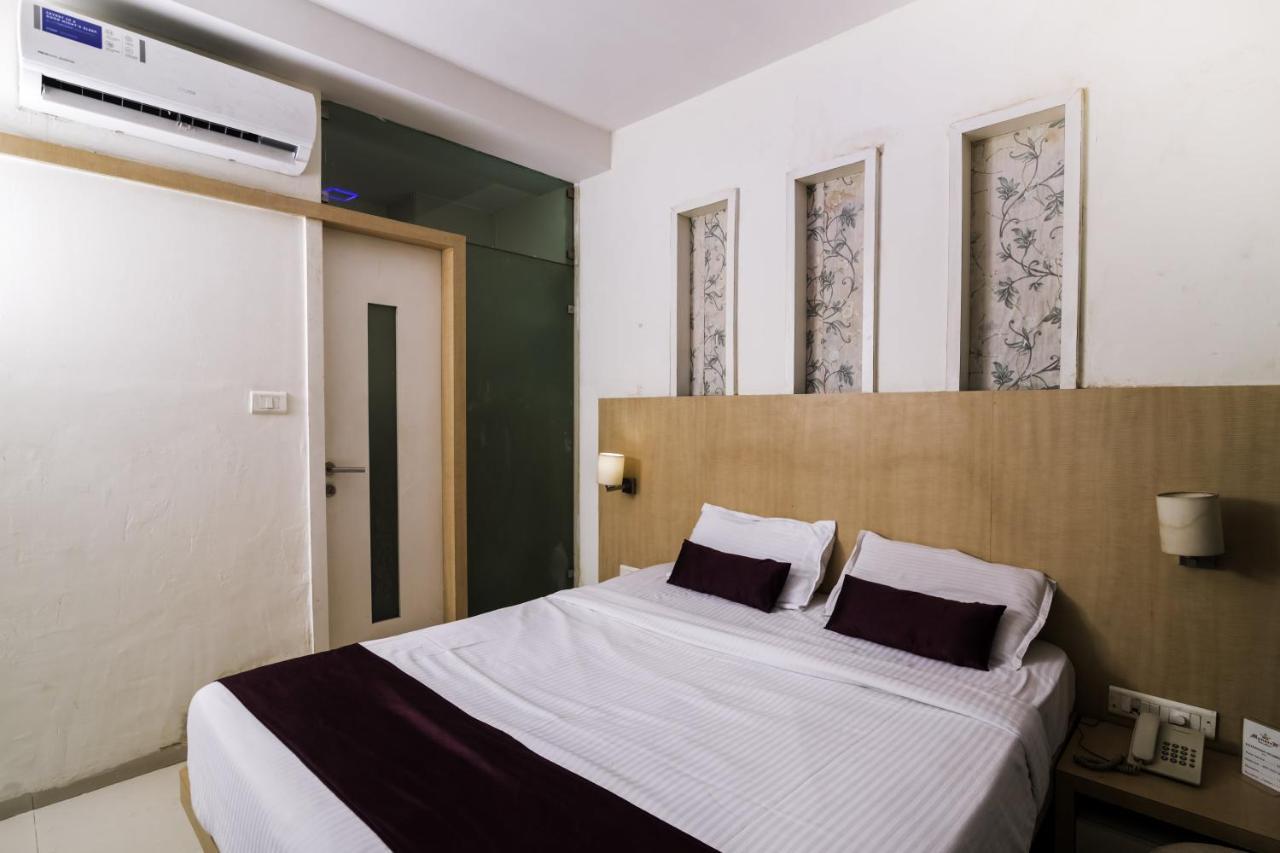 Hotel Monarch Guestline In Midc Rabale, Navi Mumbai Buitenkant foto