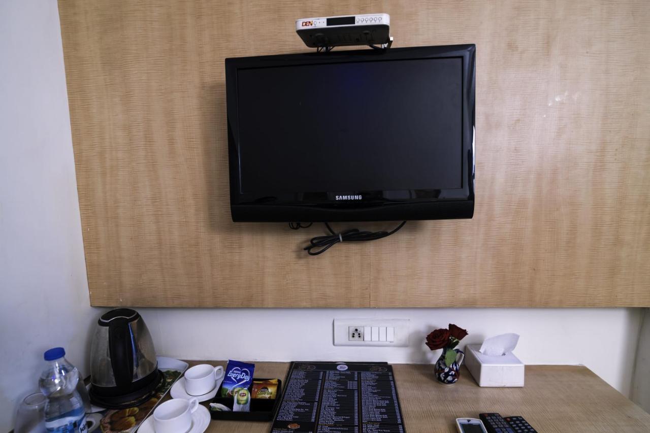 Hotel Monarch Guestline In Midc Rabale, Navi Mumbai Buitenkant foto