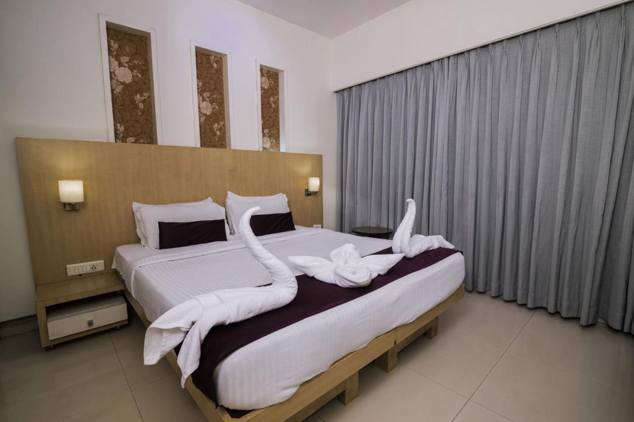 Hotel Monarch Guestline In Midc Rabale, Navi Mumbai Buitenkant foto