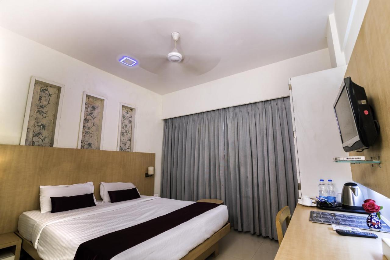 Hotel Monarch Guestline In Midc Rabale, Navi Mumbai Buitenkant foto