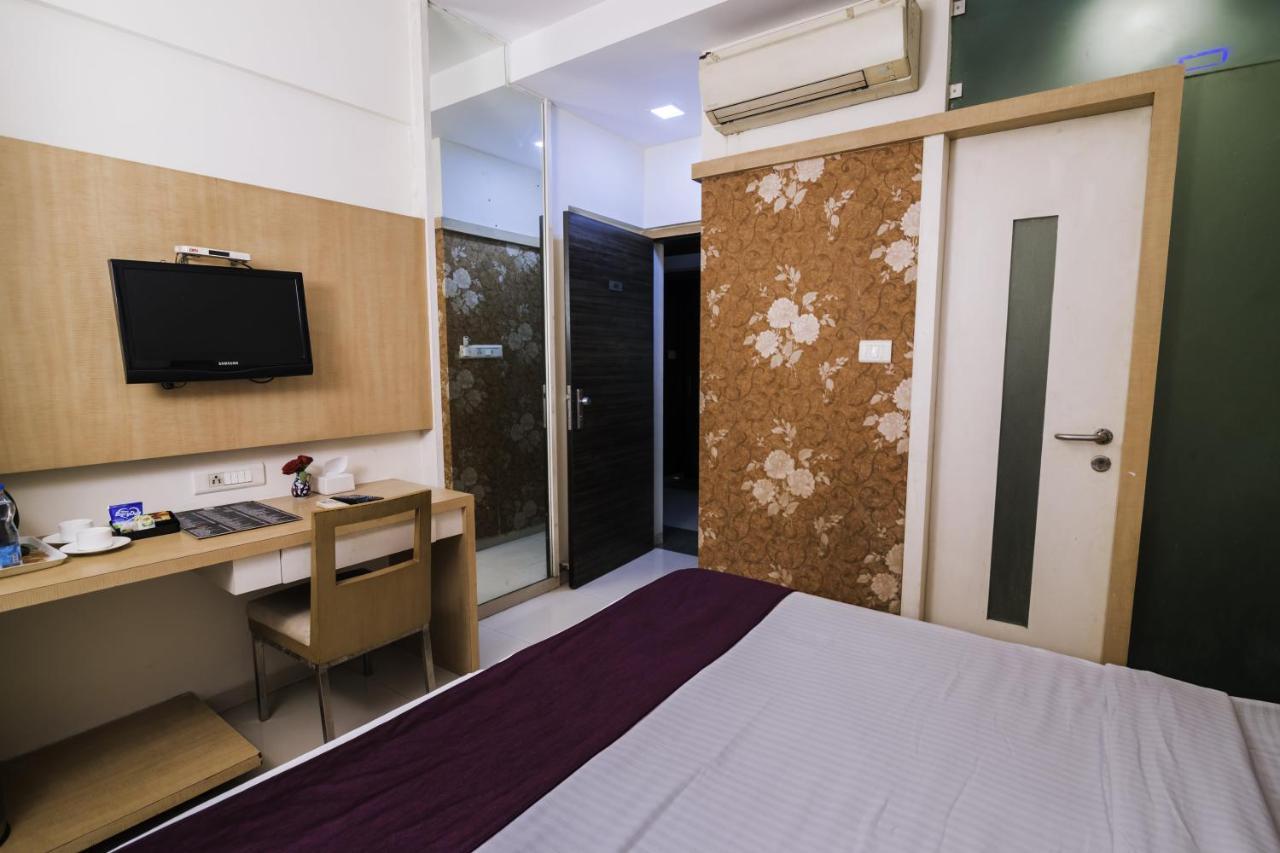Hotel Monarch Guestline In Midc Rabale, Navi Mumbai Buitenkant foto