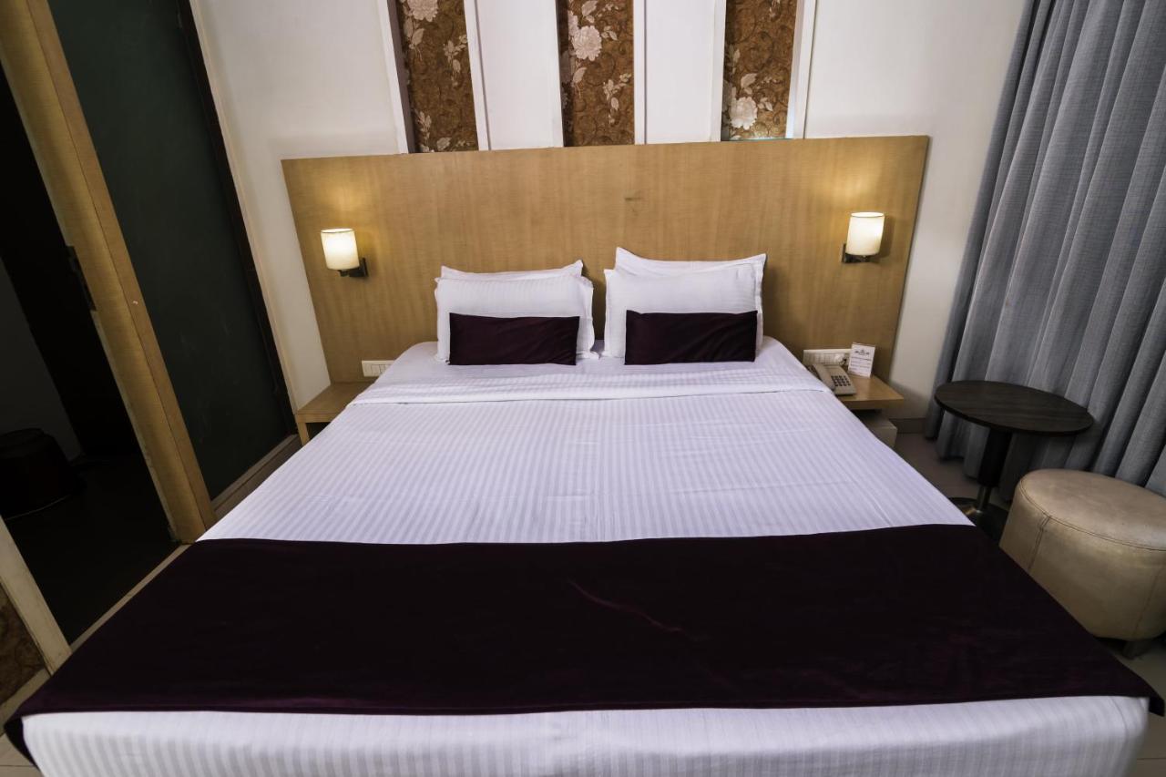 Hotel Monarch Guestline In Midc Rabale, Navi Mumbai Buitenkant foto