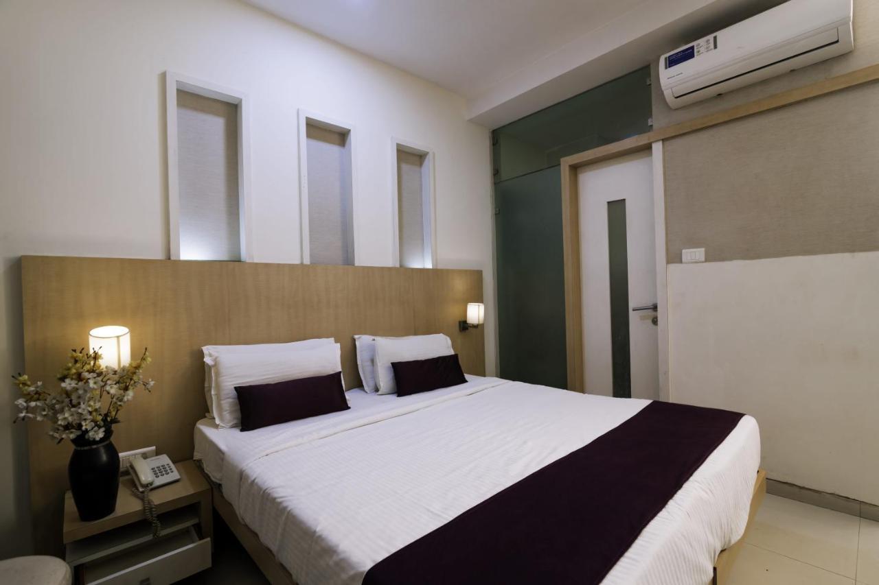 Hotel Monarch Guestline In Midc Rabale, Navi Mumbai Buitenkant foto
