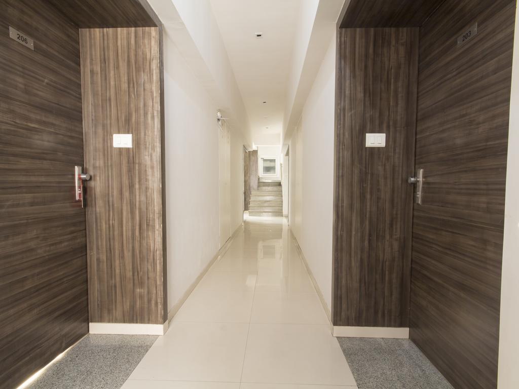 Hotel Monarch Guestline In Midc Rabale, Navi Mumbai Buitenkant foto