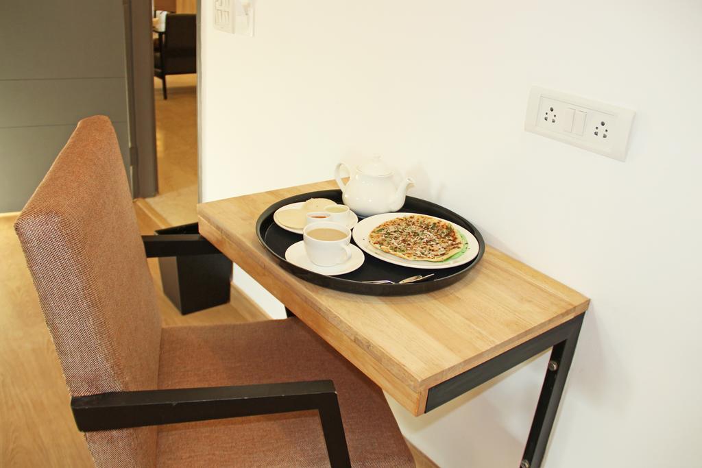 Hotel Monarch Guestline In Midc Rabale, Navi Mumbai Buitenkant foto