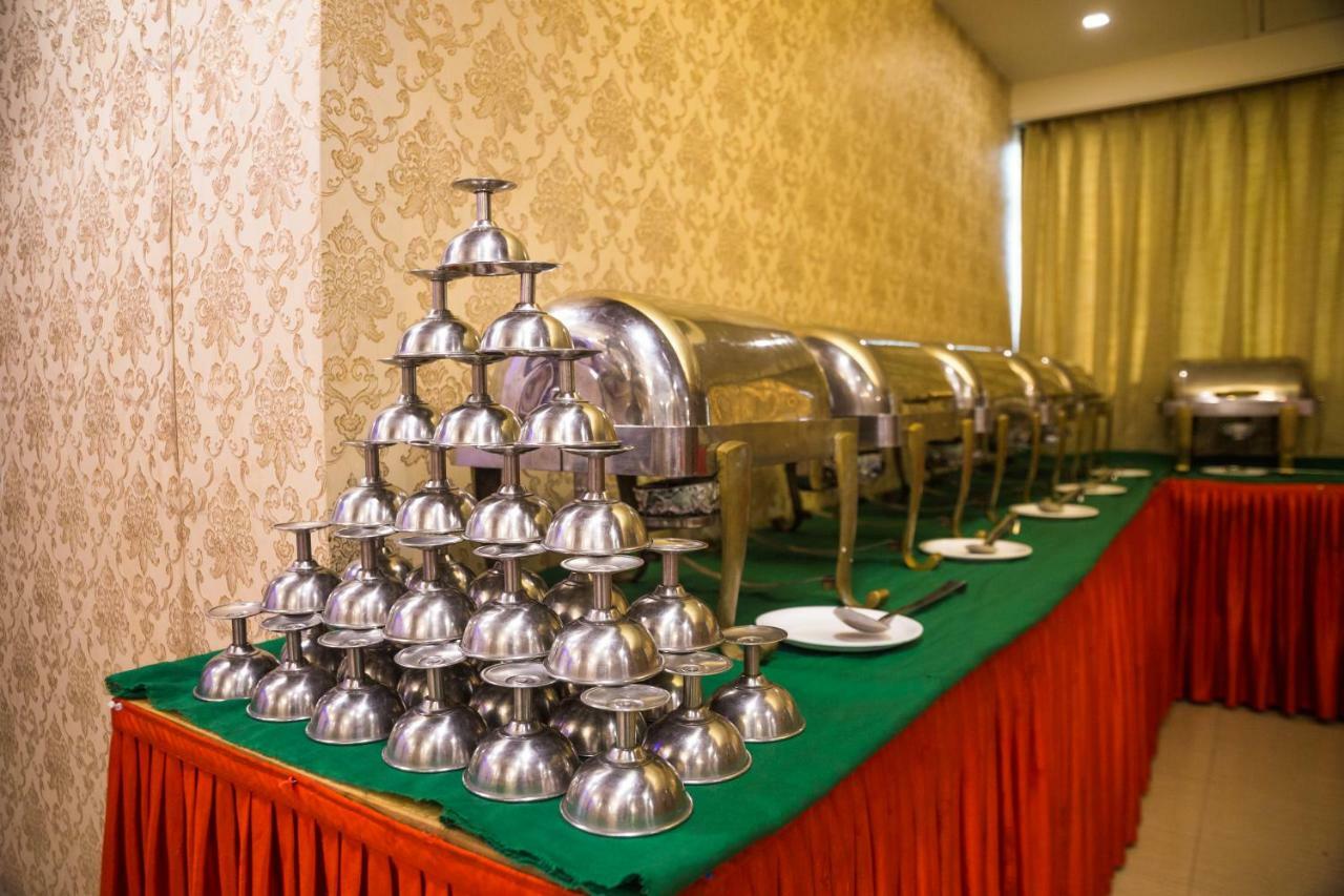 Hotel Monarch Guestline In Midc Rabale, Navi Mumbai Buitenkant foto