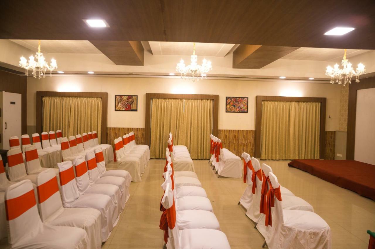 Hotel Monarch Guestline In Midc Rabale, Navi Mumbai Buitenkant foto