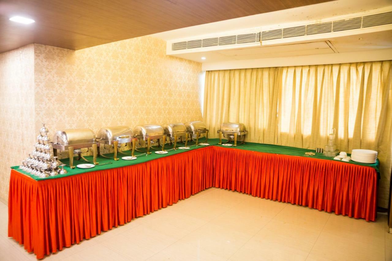 Hotel Monarch Guestline In Midc Rabale, Navi Mumbai Buitenkant foto