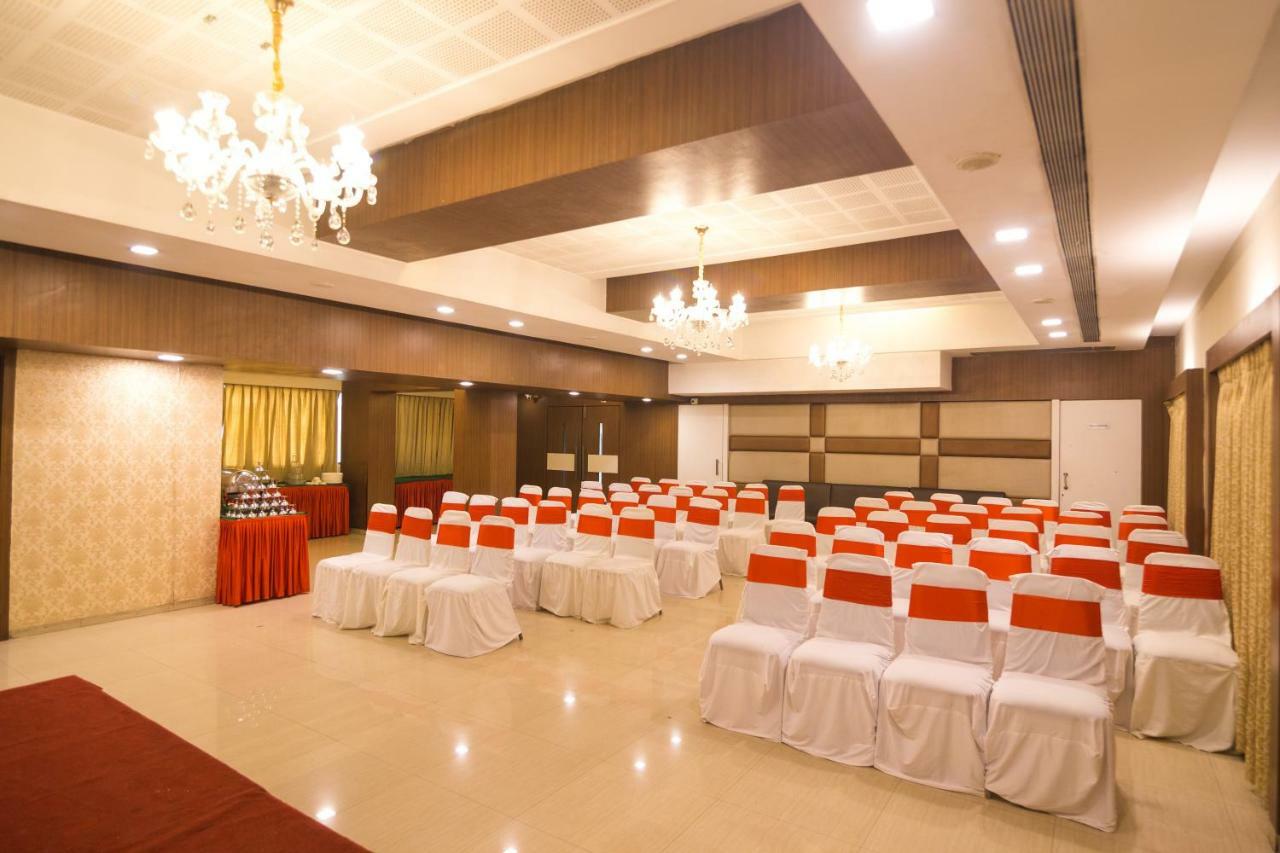 Hotel Monarch Guestline In Midc Rabale, Navi Mumbai Buitenkant foto