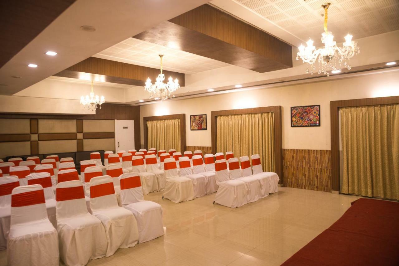 Hotel Monarch Guestline In Midc Rabale, Navi Mumbai Buitenkant foto